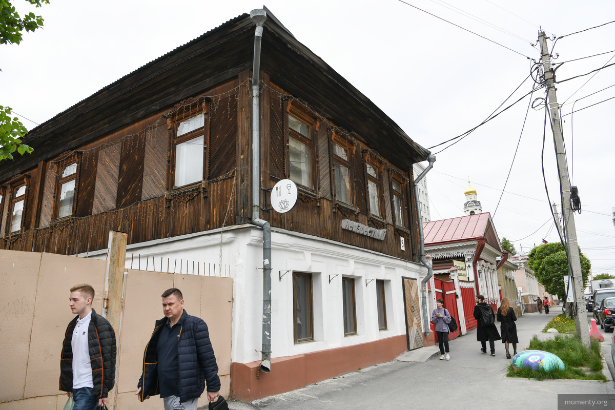 Уральские светофоры, люки и новая навигация. Что изменилось в Екатеринбурге  за пять лет