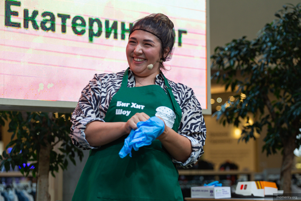 Во «Вкусно — и точка» в Екатеринбурге раскрыли рецепт легендарного бургера