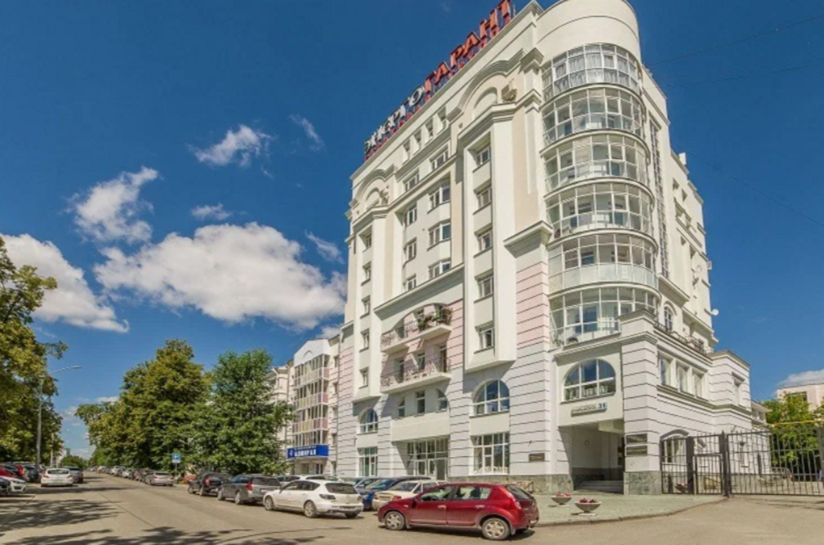 Шестикомнатная квартира с панорамным видом рядом с Плотинкой Шестикомнатная квартира с панорамным видом рядом с Плотинкой