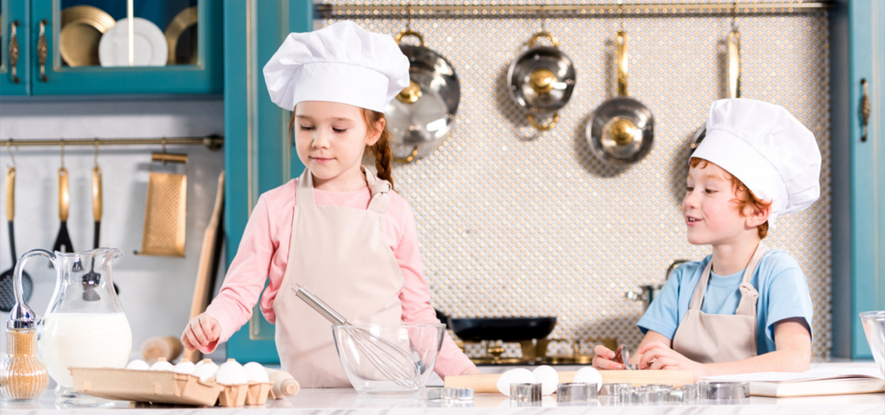 Загоняют детей на кухни. Рестораны Екатеринбурга нашли способ удержать клиентов Загоняют детей на кухни. Рестораны Екатеринбурга нашли способ удержать клиентов