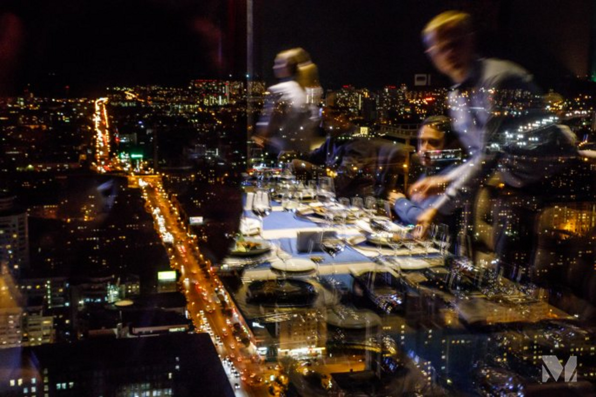 Выпускники отметятся и&nbsp;во&nbsp;&laquo;Влади BAR&raquo;&nbsp;&mdash; после вечеринки они выйдут встречать рассвет.