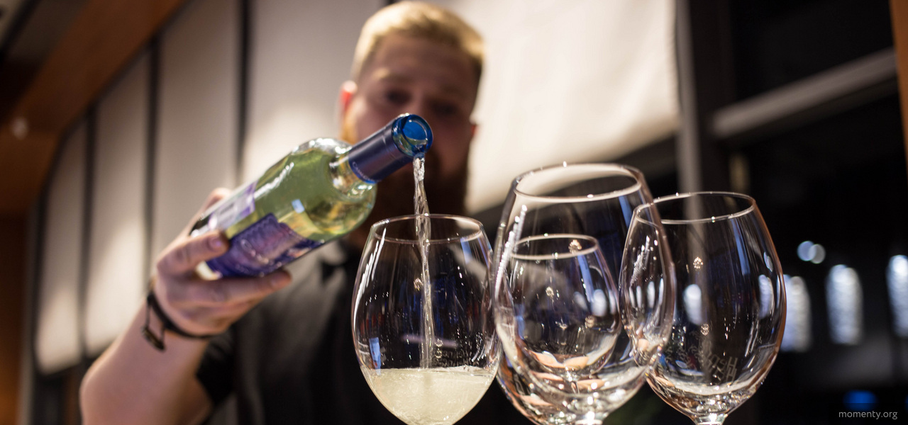 Модные вина сезона от 500 рублей. «Выпить бокал — все равно, что сходить в „Большой театр“» Модные вина сезона от 500 рублей. «Выпить бокал — все равно, что сходить в „Большой театр“»