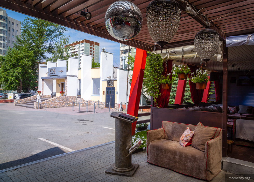 Место паломничества уральской элиты превратят в стриптиз-клуб Место паломничества уральской элиты превратят в стриптиз-клуб