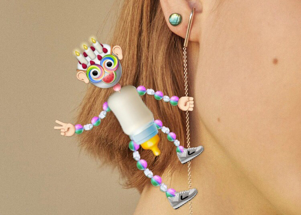 Уральский бренд использовал эмодзи для рекламы новых украшений Уральский бренд использовал эмодзи для рекламы новых украшений