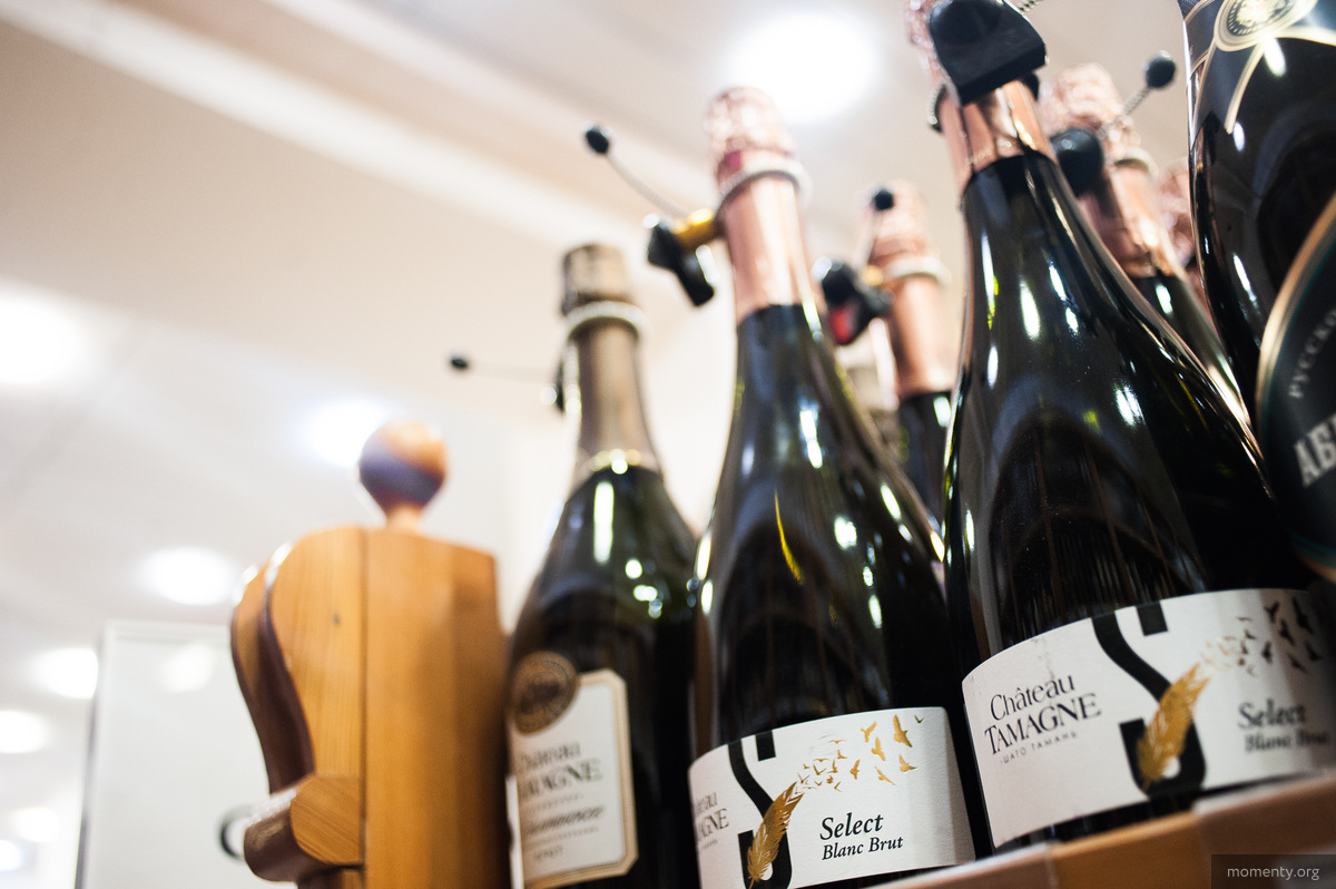 Шато Тамань можно купить в магазине за 200-300 рублей Шато Тамань можно купить в магазине за 200-300 рублей