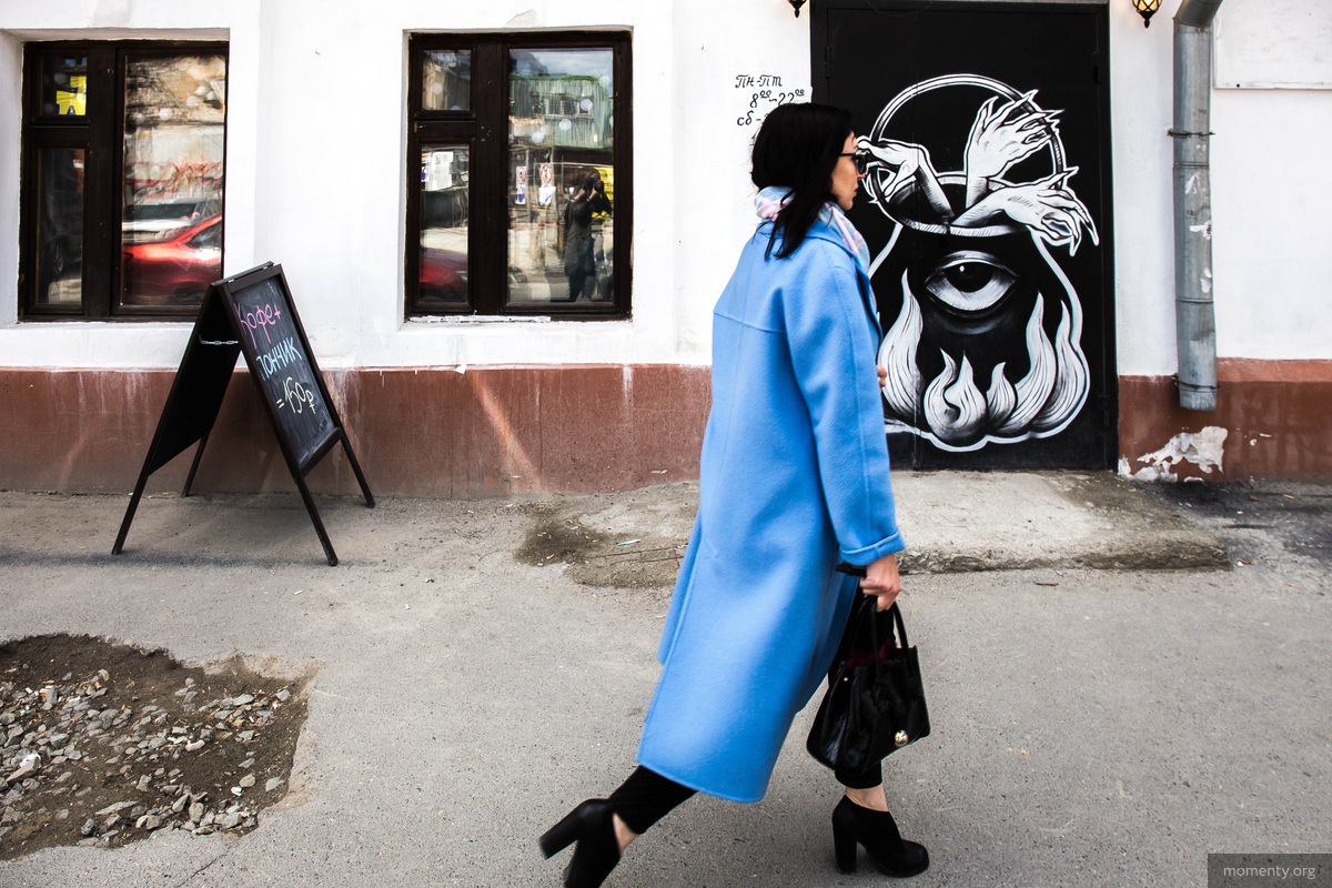 Узнать заведение можно по мистическому котлу на двери. Узнать заведение можно по мистическому котлу на двери.