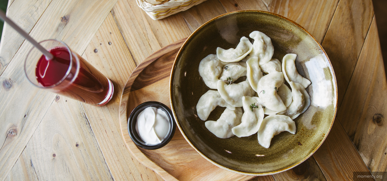 На Урале иностранцев научат лепить пельмени и варить борщ На Урале иностранцев научат лепить пельмени и варить борщ