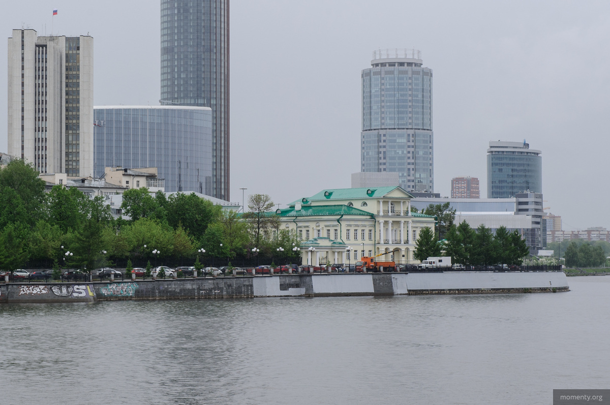 Так сейчас выглядит набережная Исети. Так сейчас выглядит набережная Исети.