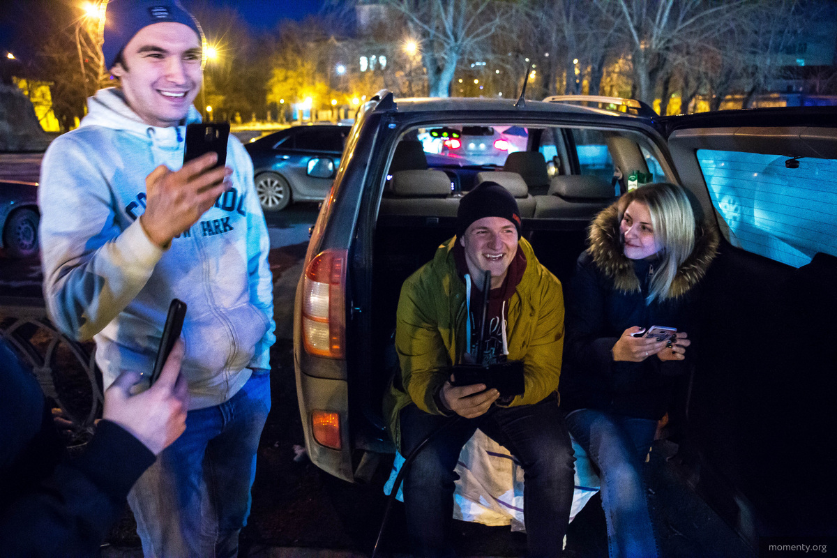Сейчас на «Вознесенку» почти все приезжают на машинах. Сейчас на «Вознесенку» почти все приезжают на машинах.