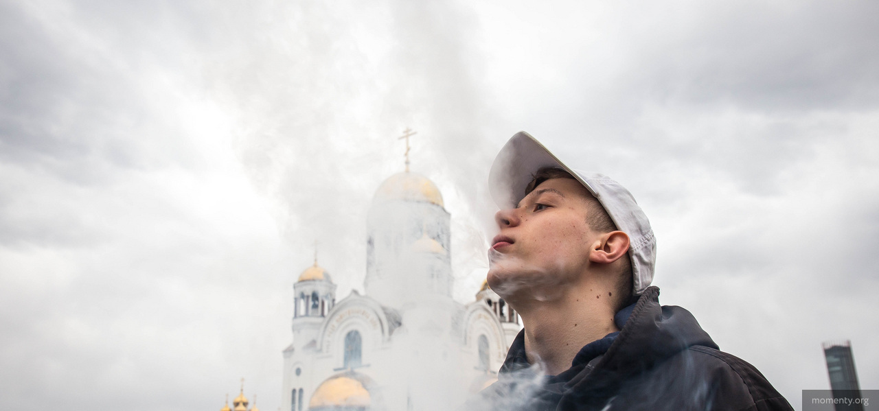 «Нас тупо больше». Любители кальянов вступили в войну с «Газпромом» «Нас тупо больше». Любители кальянов вступили в войну с «Газпромом»