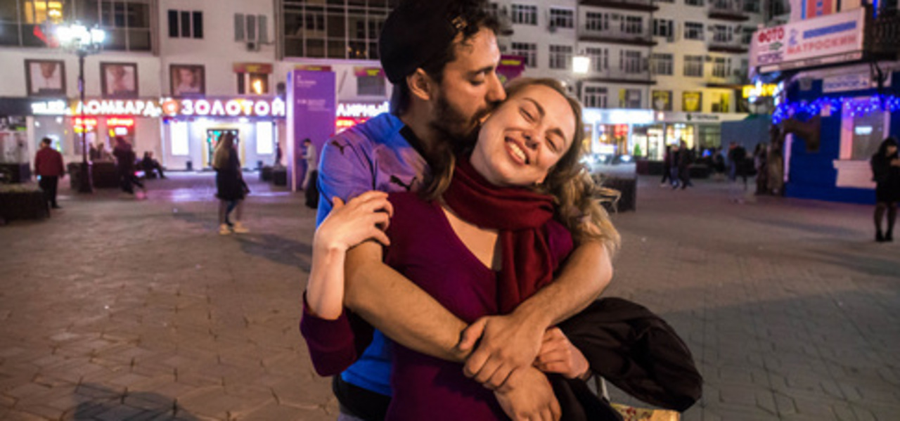 «Роддомы будут принимать детей-мулатов». Уралочки, в надежде выйти замуж, устраивают городские секс-туры фанатам «Роддомы будут принимать детей-мулатов». Уралочки, в надежде выйти замуж, устраивают городские секс-туры фанатам