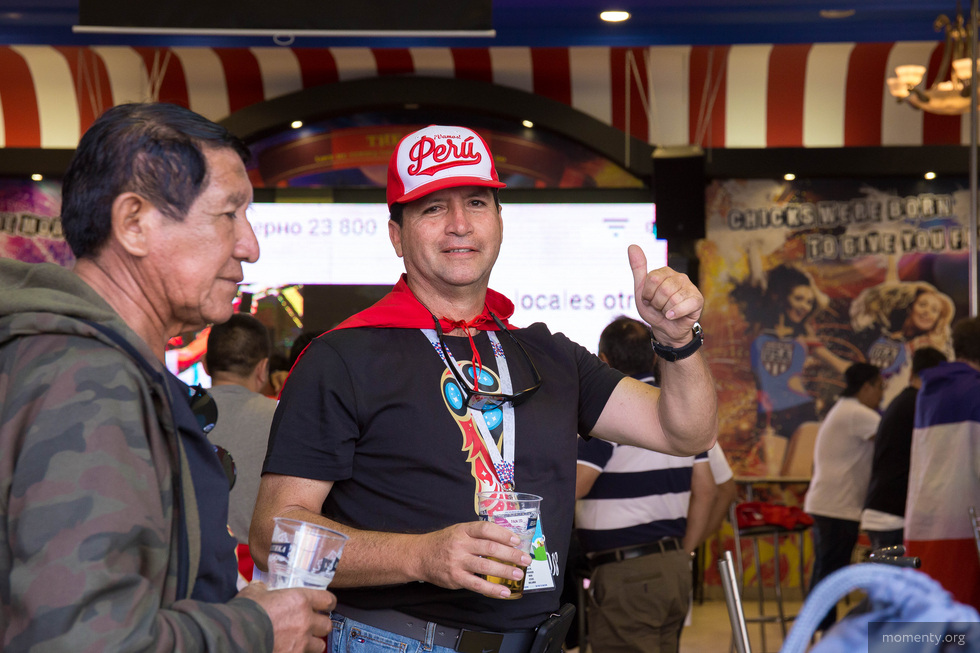 Идут по&nbsp;наводке уругвайцев.
&laquo;Нас отправили в&nbsp;этот американский бар&raquo;. Тайные места перуанских болельщиков в&nbsp;Екатеринбурге