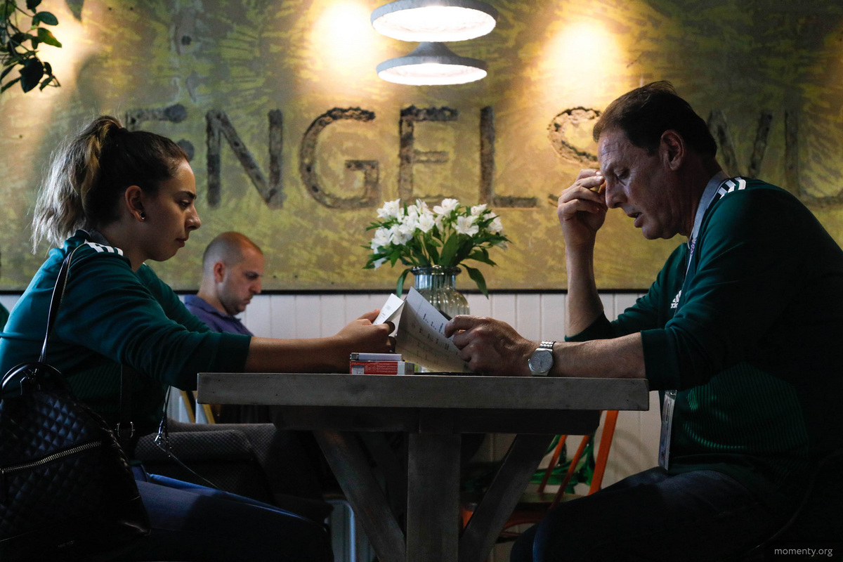 За завтраками иностранцы идут в Engels За завтраками иностранцы идут в Engels