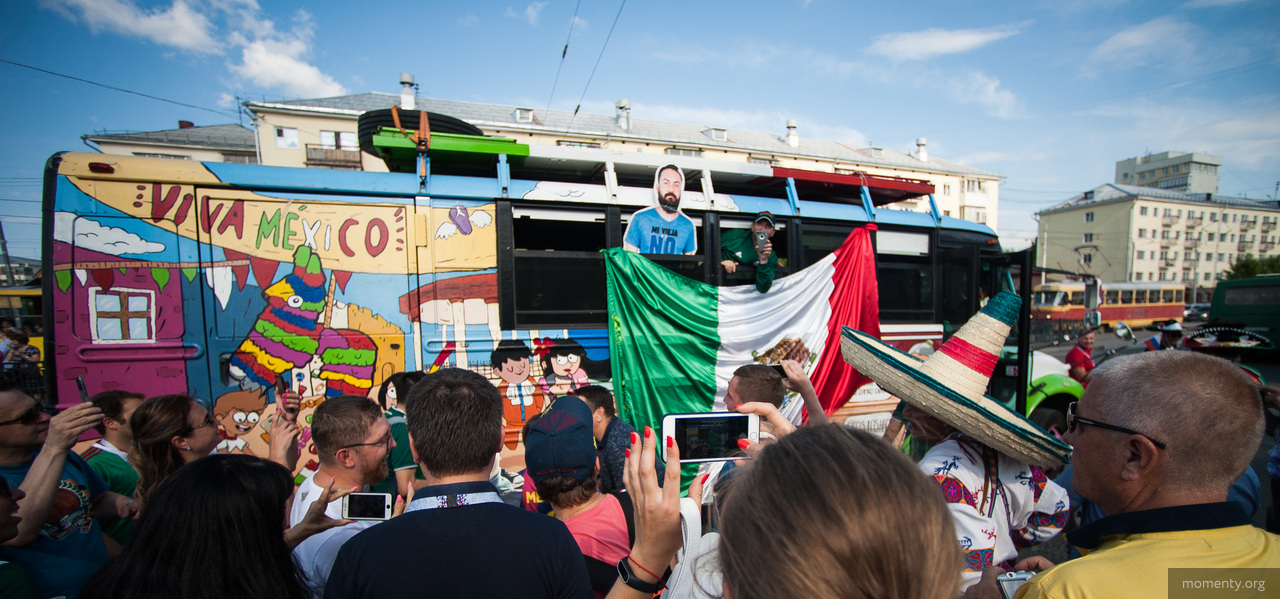 «На поездку мы копили четыре года». Болельщики из Мексики на фургоне добрались до Екатеринбурга несмотря на полицию и российские дороги «На поездку мы копили четыре года». Болельщики из Мексики на фургоне добрались до Екатеринбурга несмотря на полицию и российские дороги