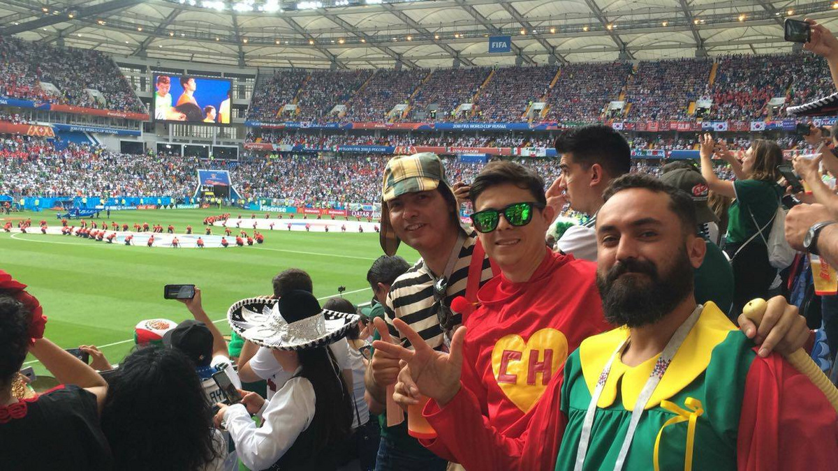 Хавьер (на фото справа) все же добрался до России. Однако в Екатеринбурге заблудился и попал в полицию. Хавьер (на фото справа) все же добрался до России. Однако в Екатеринбурге заблудился и попал в полицию.