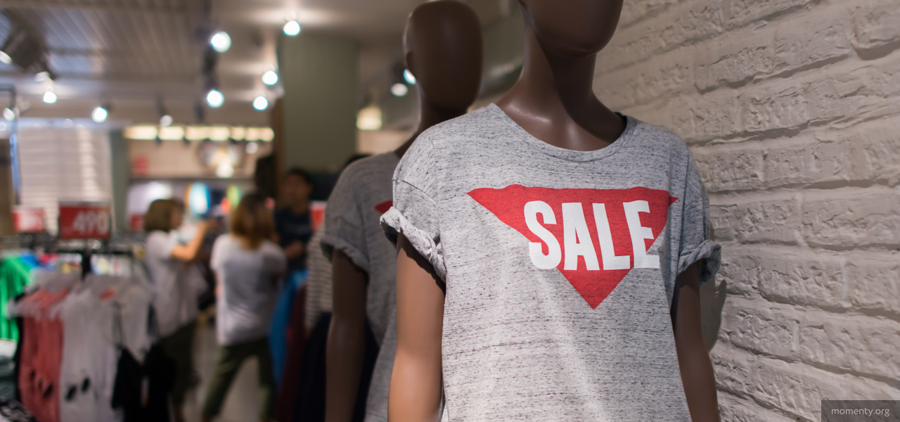 &laquo;Прячем одежду на&nbsp;складах&raquo;. Как бренды наживаются на&nbsp;распродажах. Анонимный блог сотрудника магазина
