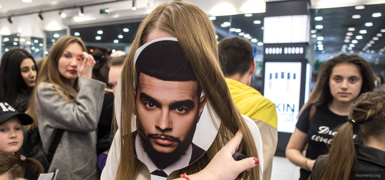 Личный автомобиль для Монеточки и стул Тимати. Московские журналисты вскрывают тайны уральских звезд Личный автомобиль для Монеточки и стул Тимати. Московские журналисты вскрывают тайны уральских звезд