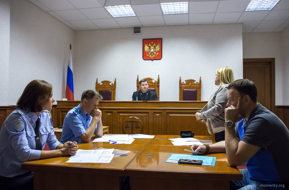 Экс-директор «Уральских пельменей» сбежал из зала суда, увидев фотографа Экс-директор «Уральских пельменей» сбежал из зала суда, увидев фотографа