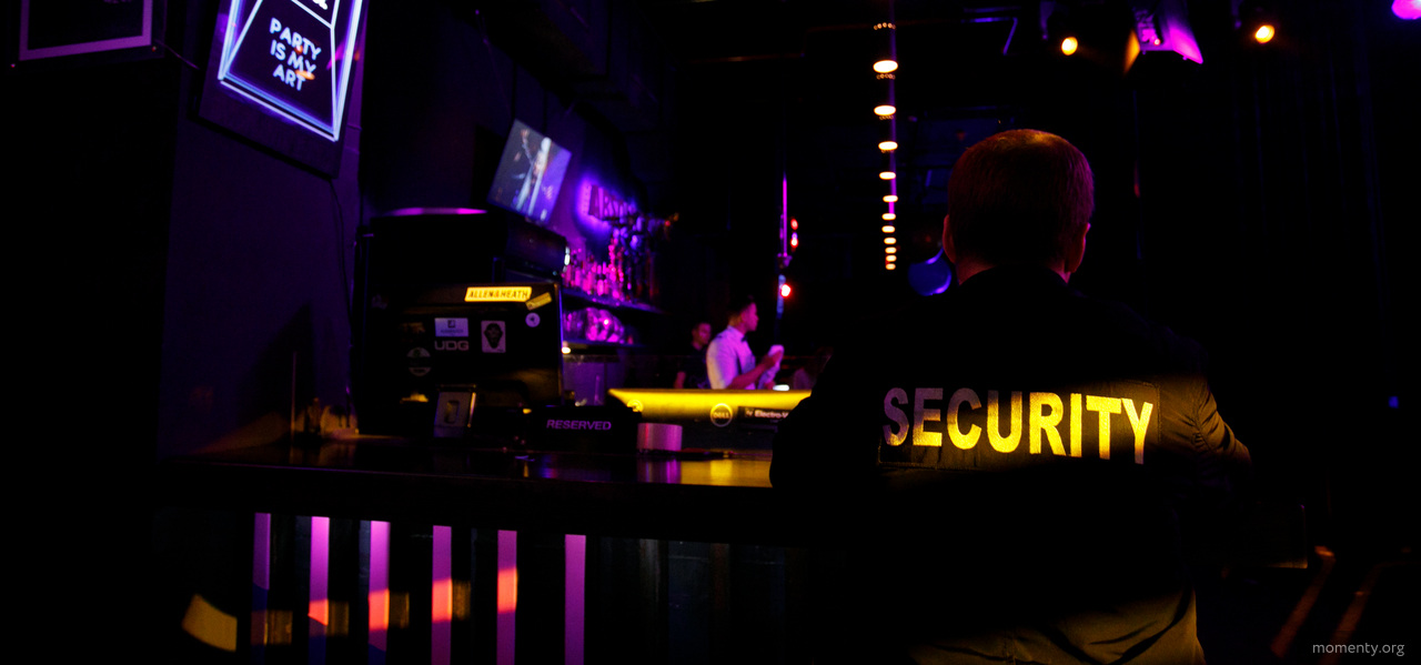 «Мы возвращаемся в 90-е». Элита Екатеринбурга обсуждает перестрелки в центре города «Мы возвращаемся в 90-е». Элита Екатеринбурга обсуждает перестрелки в центре города