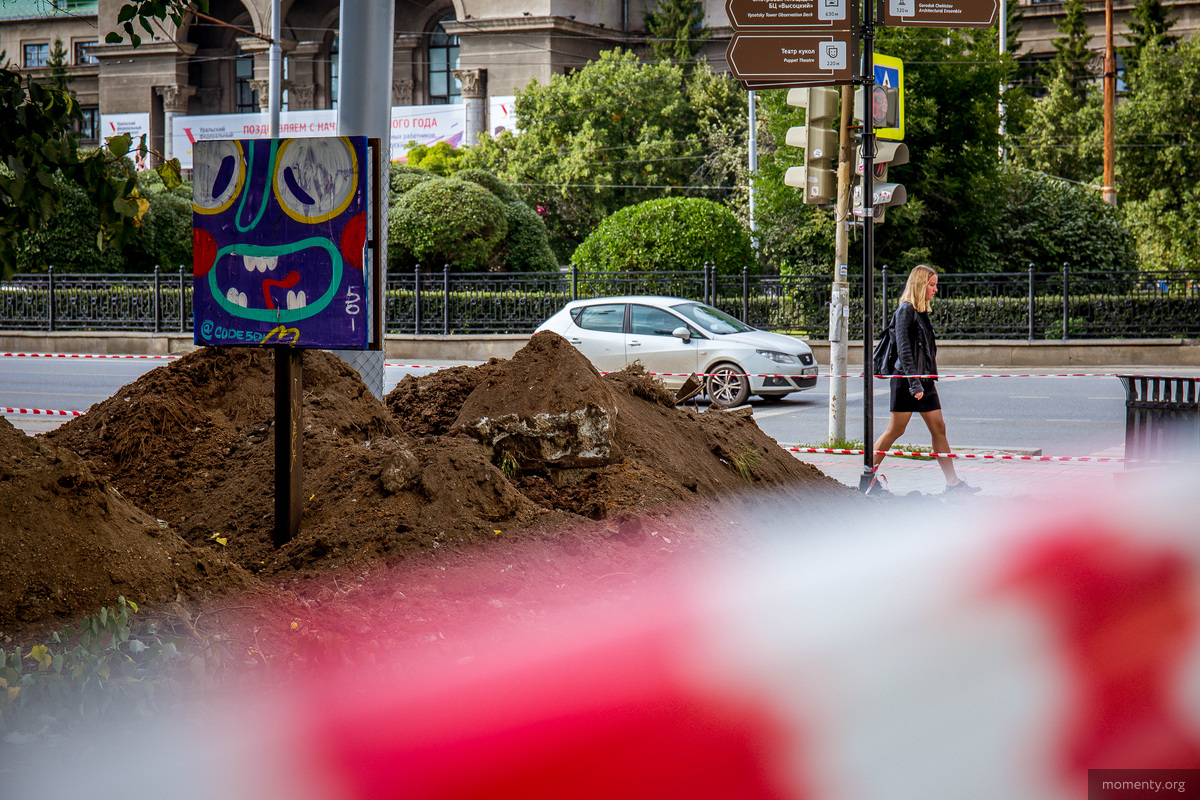 Территория около оперного еще год будет походить на большую раскопку. К осени 2019 года горожан пообещали красивый сквер там. Территория около оперного еще год будет походить на большую раскопку. К осени 2019 года горожан пообещали красивый сквер там.