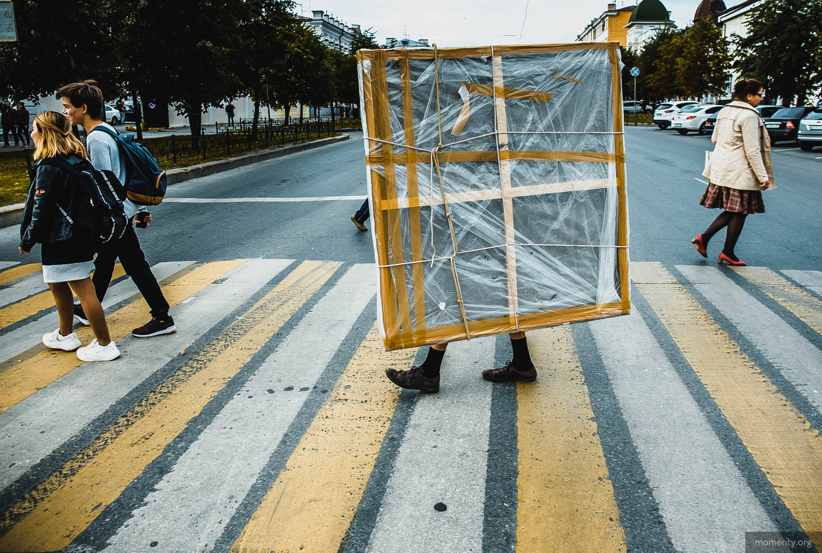 Екатеринбург — культурная столица, тут мало того, что на каждом углу стрит-арт, так еще и картины гуляют по центру. Екатеринбург — культурная столица, тут мало того, что на каждом углу стрит-арт, так еще и картины гуляют по центру.