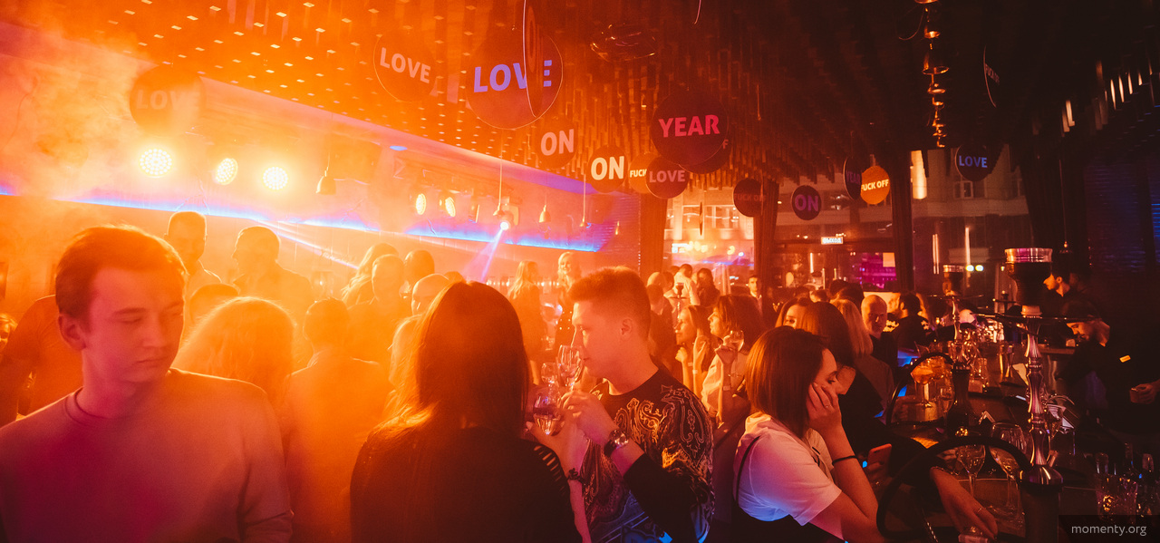 Весело и страшно: гид по Екатеринбургу от москвичек, напугавших местную тусовку Весело и страшно: гид по Екатеринбургу от москвичек, напугавших местную тусовку