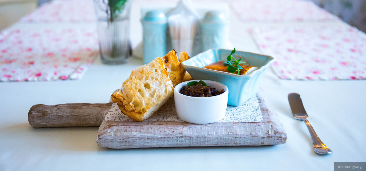 Как поесть в компании дипломатов и тусовщиков всего за 700 рублей Как поесть в компании дипломатов и тусовщиков всего за 700 рублей