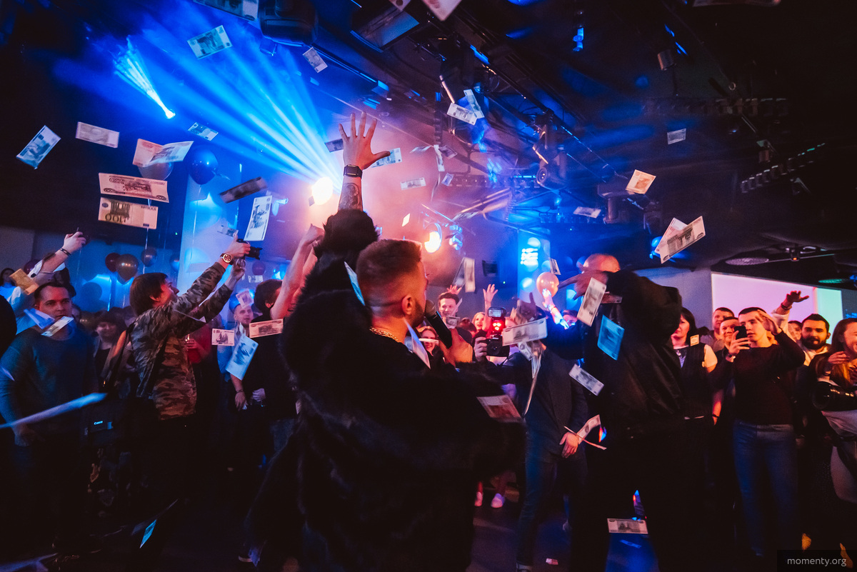 В Centr club одни из самых заметных вечеринок можно по пальцам посчитать. «Караоке баттл» — одна из них. В Centr club одни из самых заметных вечеринок можно по пальцам посчитать. «Караоке баттл» — одна из них.