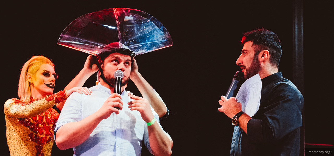 Крупные компании заставляют сотрудников самих писать сценарии для корпоративов Крупные компании заставляют сотрудников самих писать сценарии для корпоративов