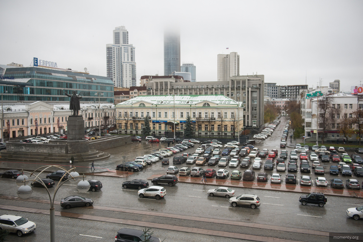 Так сейчас выглядит центральная площадь прогрессивного города — Екатеринбурга. Так сейчас выглядит центральная площадь прогрессивного города — Екатеринбурга.