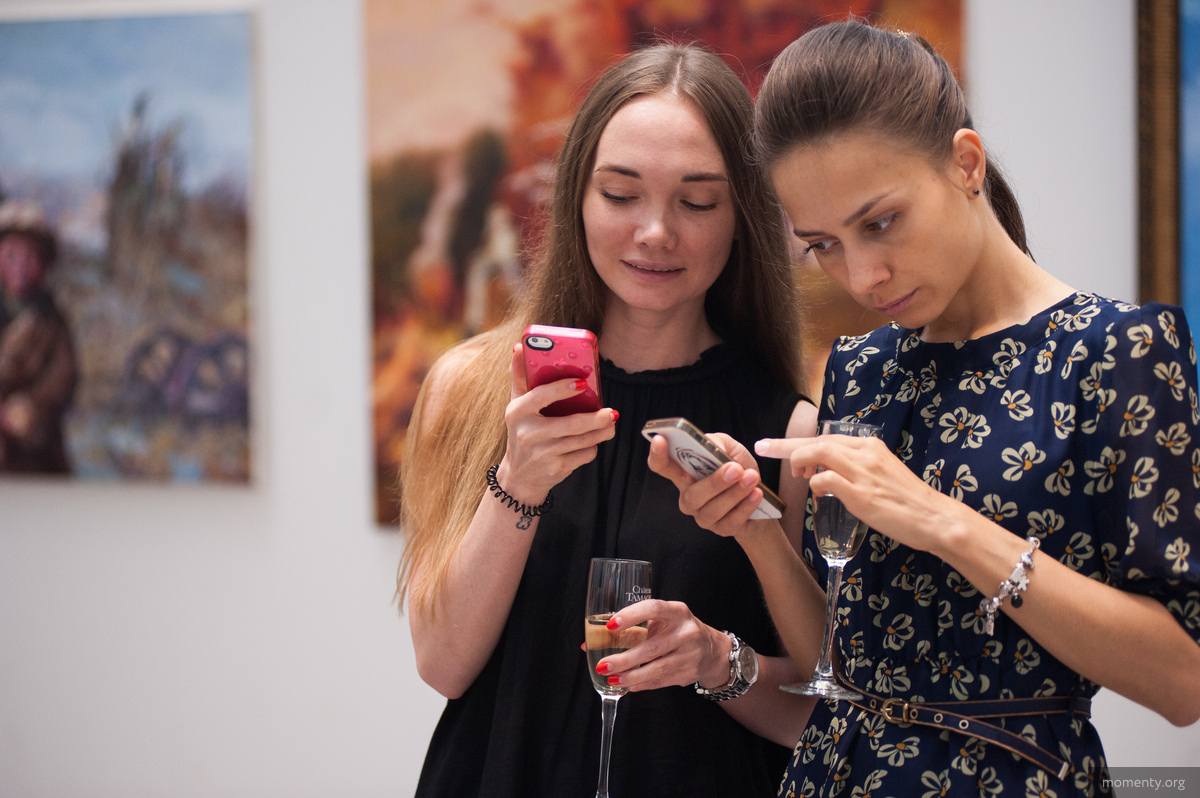 Гости выставок и модных показов довольно часто не благоволят женскому полу Гости выставок и модных показов довольно часто не благоволят женскому полу