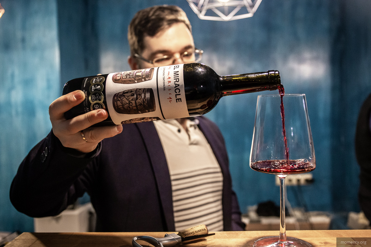 Любители вина, по прогнозам светских дам, перейдут на демократичные бренды Любители вина, по прогнозам светских дам, перейдут на демократичные бренды