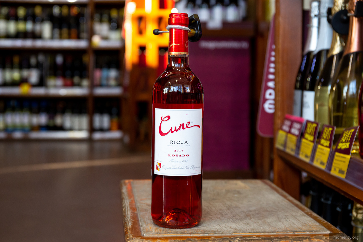 При желании из розового вина можно сделать и белое, и красное При желании из розового вина можно сделать и белое, и красное