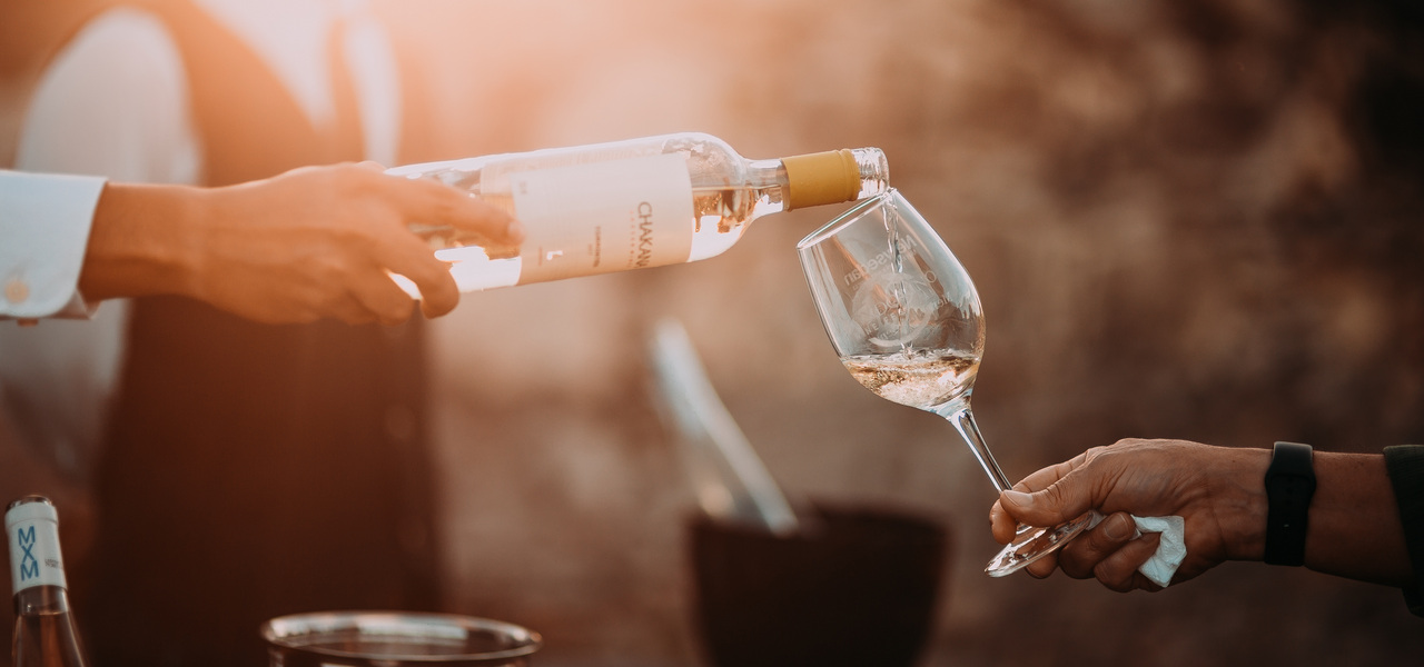 Из-за роста цен на вино, уральцы переключились на розовое от Брэда Питта. Что пил город в 2018 Из-за роста цен на вино, уральцы переключились на розовое от Брэда Питта. Что пил город в 2018