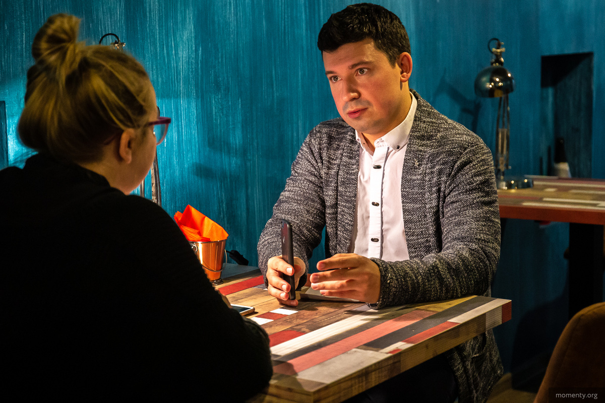 Основатель школы вина Иван Лазарев во время беседы с журналистом портала «Моменты» Основатель школы вина Иван Лазарев во время беседы с журналистом портала «Моменты»