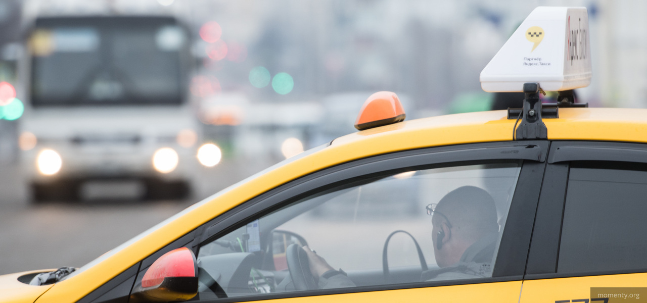 Таксисты блокируют шлагбаум аэропорта и&nbsp;отказываются возить пассажиров до&nbsp;Кольцово перед Новым годом