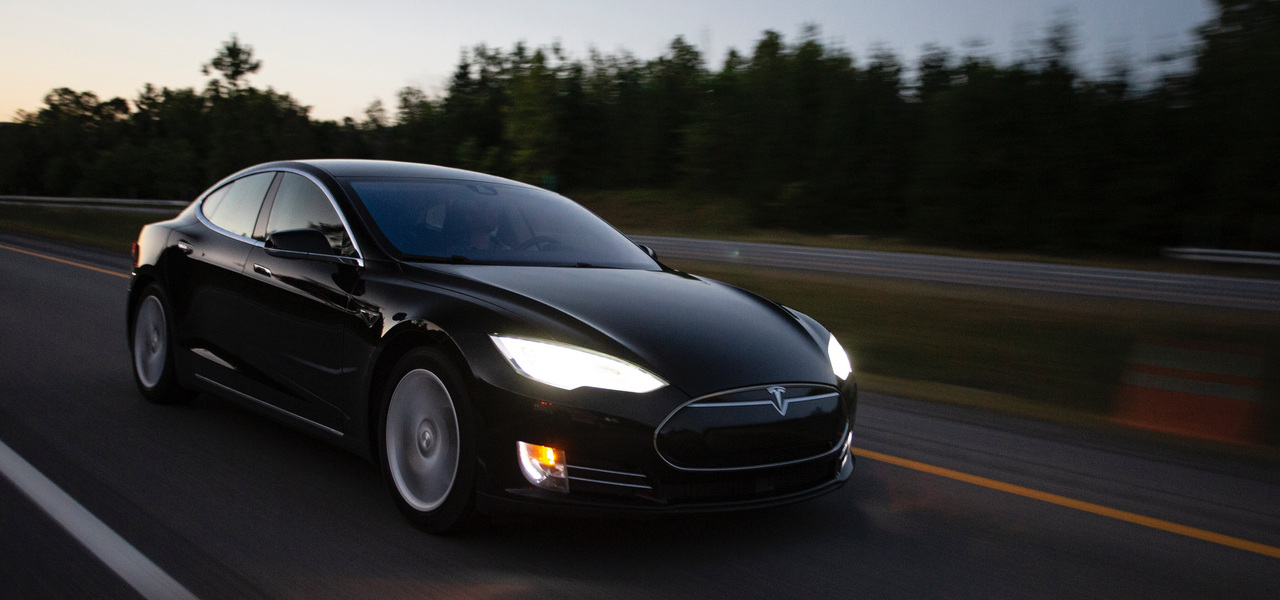 Уральским фанатам Илона Маска назвали цену за&nbsp;Tesla. Сесть за&nbsp;руль можно уже в&nbsp;апреле