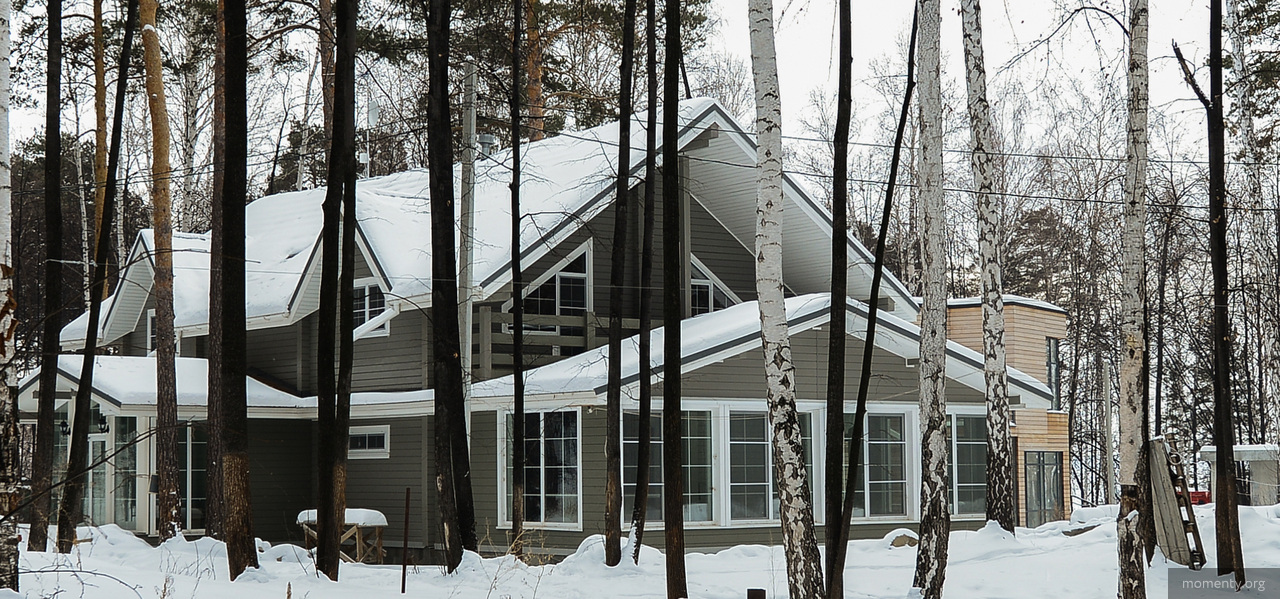Владельцы загородных домов спешно избавляются от&nbsp;них со&nbsp;скидкой