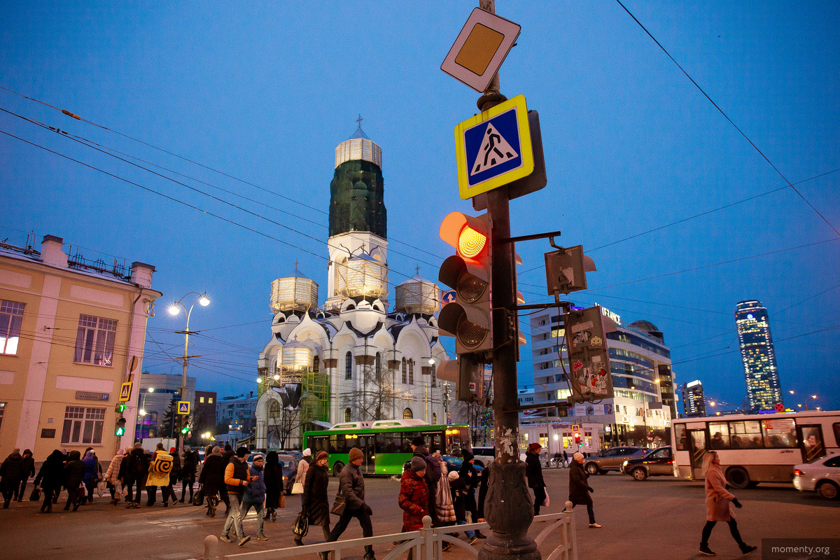 Недавнее обсуждение сквера у&nbsp;Дома художников, который планирует благоустроить фонд &laquo;Город может&raquo;, в&nbsp;очередной раз показало: горожане с&nbsp;трудом готовы к&nbsp;изменениям в&nbsp;архитектуре и&nbsp;градостроении, и&nbsp;любые инициативы воспринимают в&nbsp;штыки. На&nbsp;проектной сессии собрались жители соседних домов, среди них нашлись те, кто выступал даже против новых скамеек.