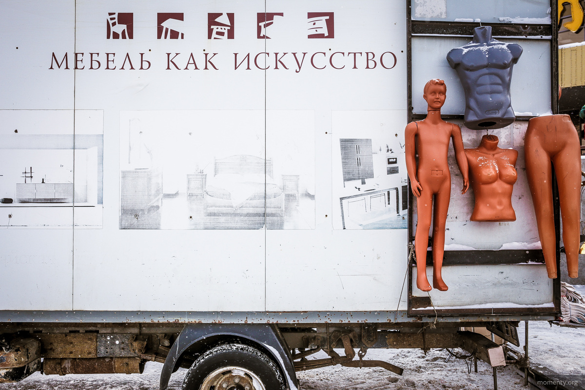 Продажа маникенов на&nbsp;территории &laquo;Таганского ряда&raquo;.