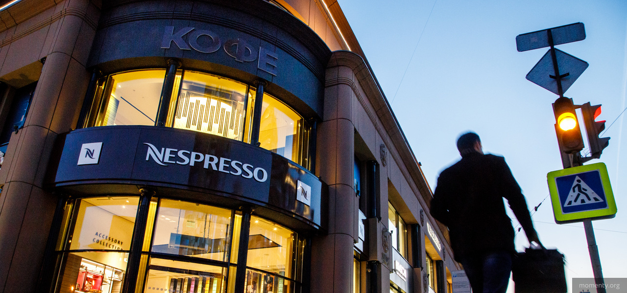 Сбежавший бизнесмен обнадежил тусовку, открыв приватный караоке