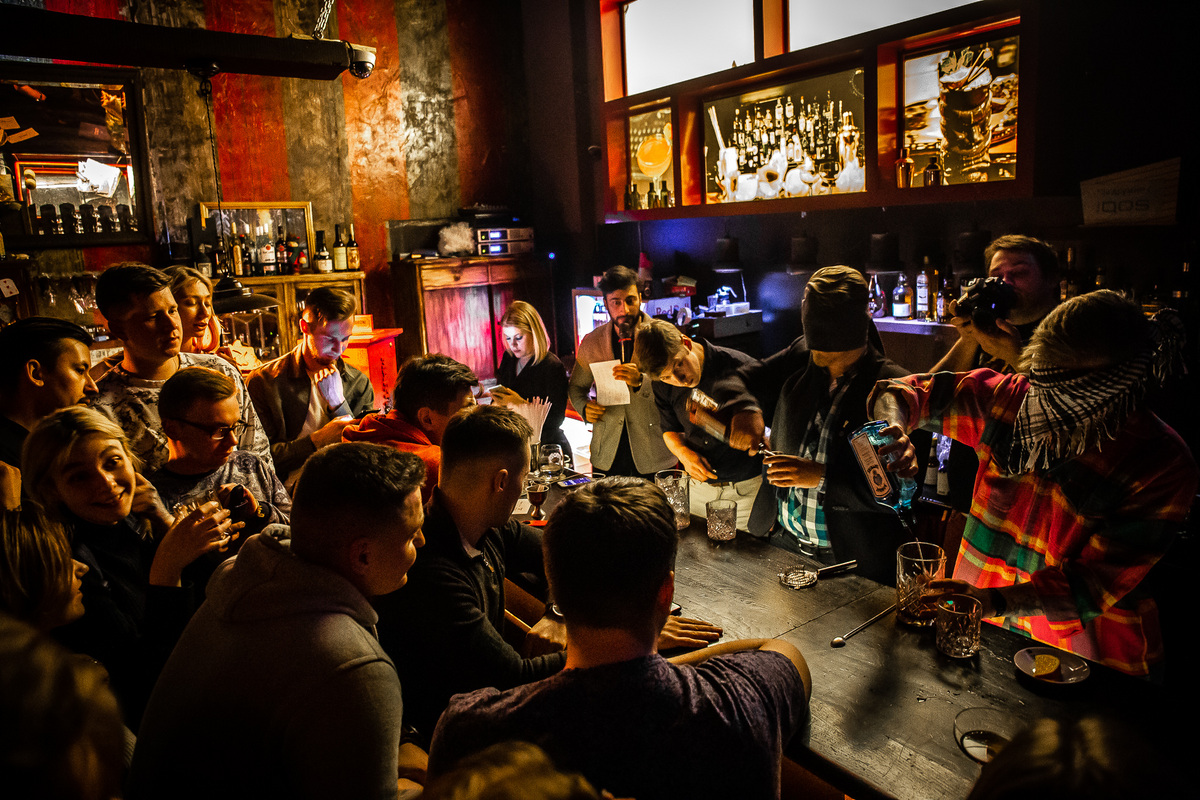 В Bunin bar выбрали лучшего бармена города. Почетное звание присудили Ксении Беляевой из ресторана «Бюро находок». Ей удалось обойти 12 барменов из других заведений