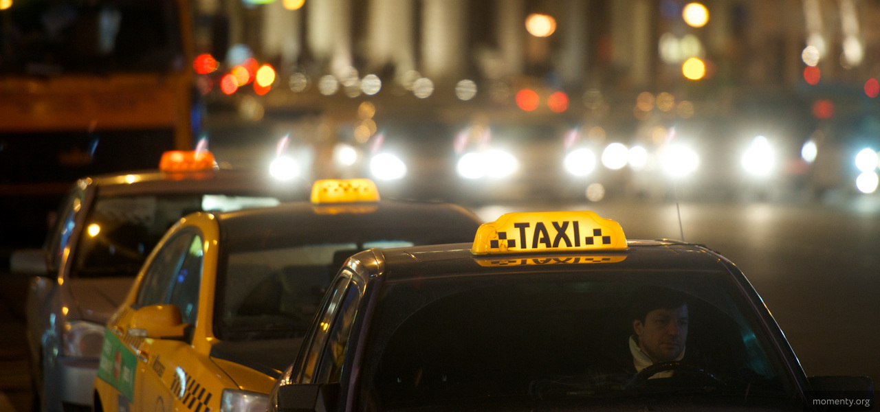 Водитель элитного такси выкинул человека из машины ради его безопасности Водитель элитного такси выкинул человека из машины ради его безопасности