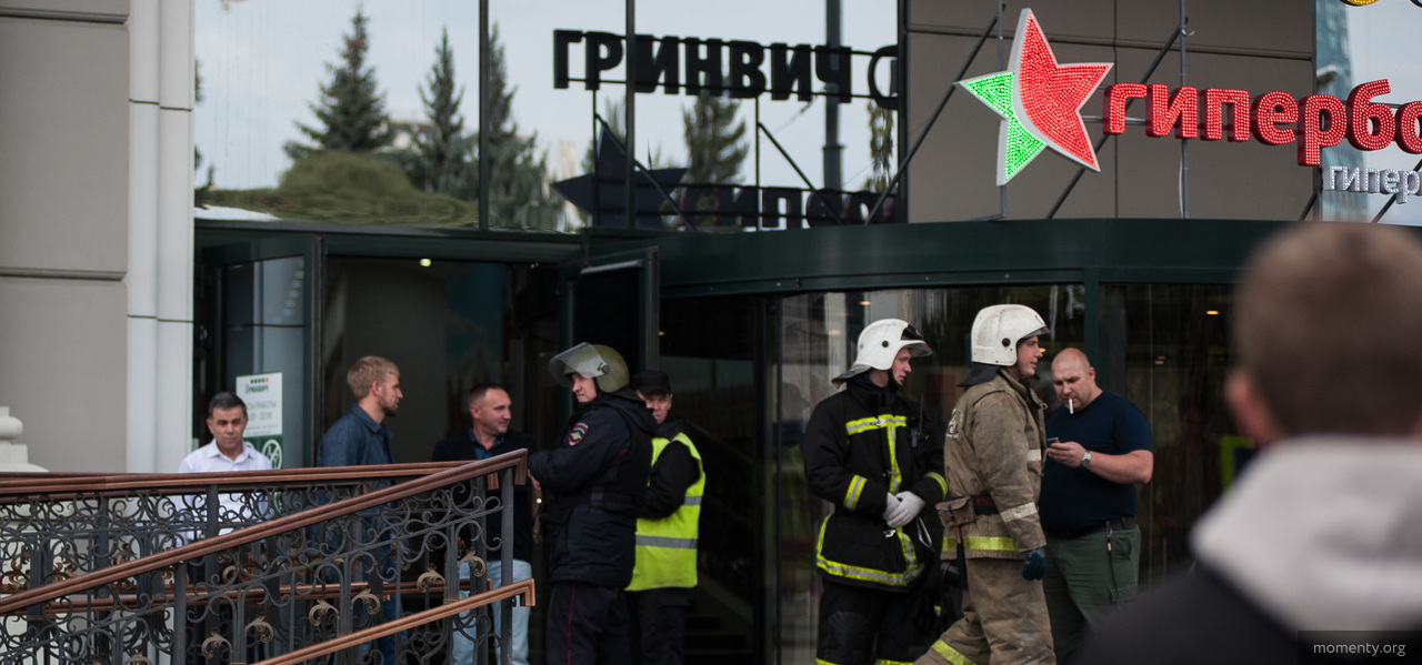 Посетителей торгового центра «Гринвич» эвакуировали Посетителей торгового центра «Гринвич» эвакуировали