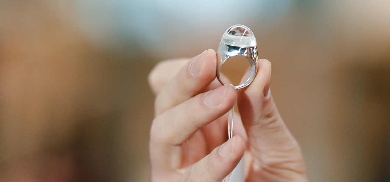 Известный ювелирный бренд развивает скандал из-за подделок Известный ювелирный бренд развивает скандал из-за подделок