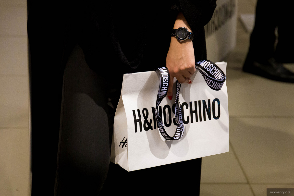 На коллаборации идут не только мировые бренды, но и местные дизайнеры со светскими дамами На коллаборации идут не только мировые бренды, но и местные дизайнеры со светскими дамами