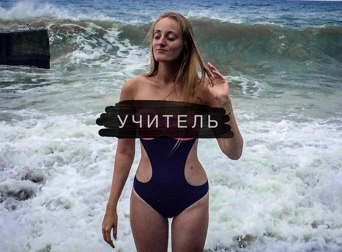В поддержку учителя из Омска коллеги устроили флешмоб, выкладывая свои фотографии в соцсетях. В поддержку учителя из Омска коллеги устроили флешмоб, выкладывая свои фотографии в соцсетях.