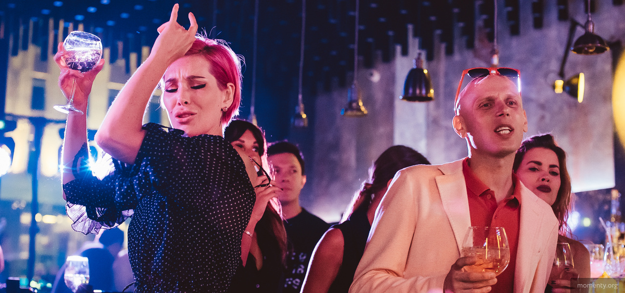 Гранд-дамы вынуждены делить зоны влияния и отбиваться от залетных чаек. Типология светской жизни Екатеринбурга Гранд-дамы вынуждены делить зоны влияния и отбиваться от залетных чаек. Типология светской жизни Екатеринбурга