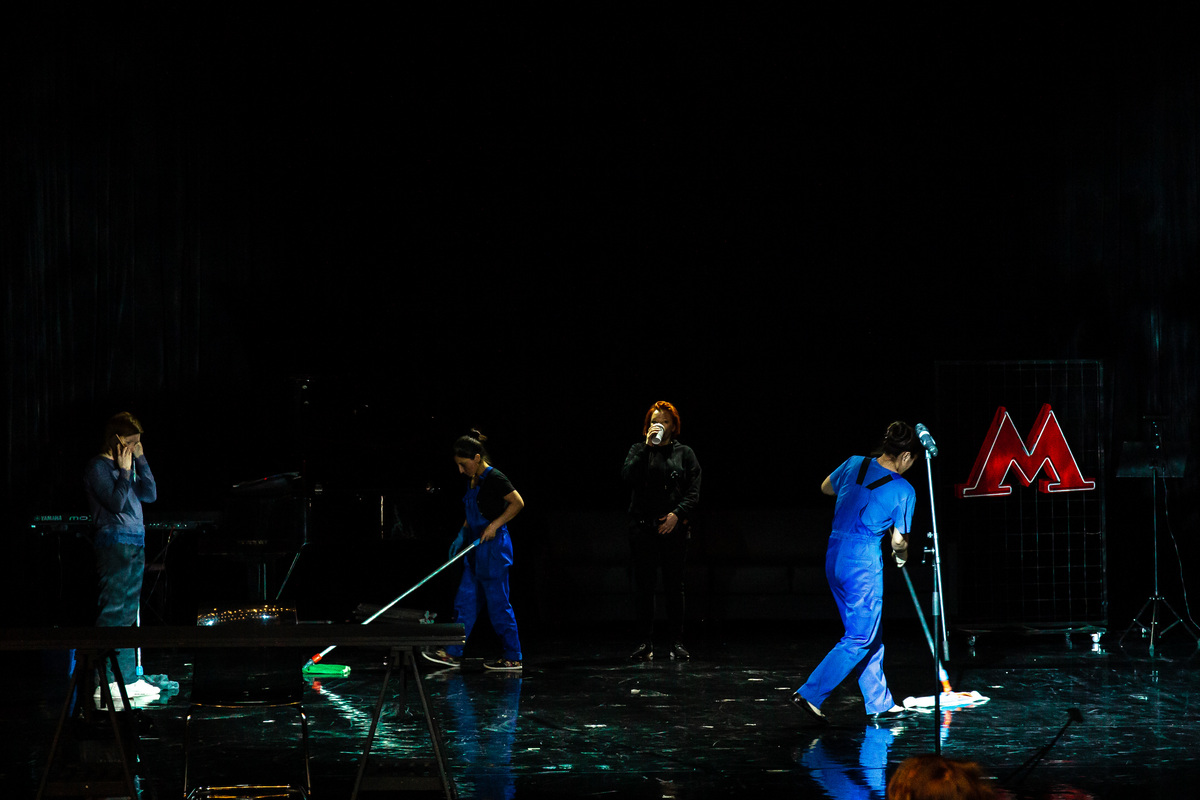 Перед показом гастрольного спектакля &laquo;Гоголь-центра&raquo; &laquo;Обыкновенная история&raquo; в&nbsp;ТЮЗе.