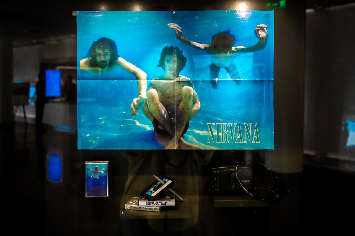 Выставка &laquo;История одного экспоната: альбом Nevermind в&nbsp;России&raquo; в&nbsp;фойе Музея Бориса Ельцина.